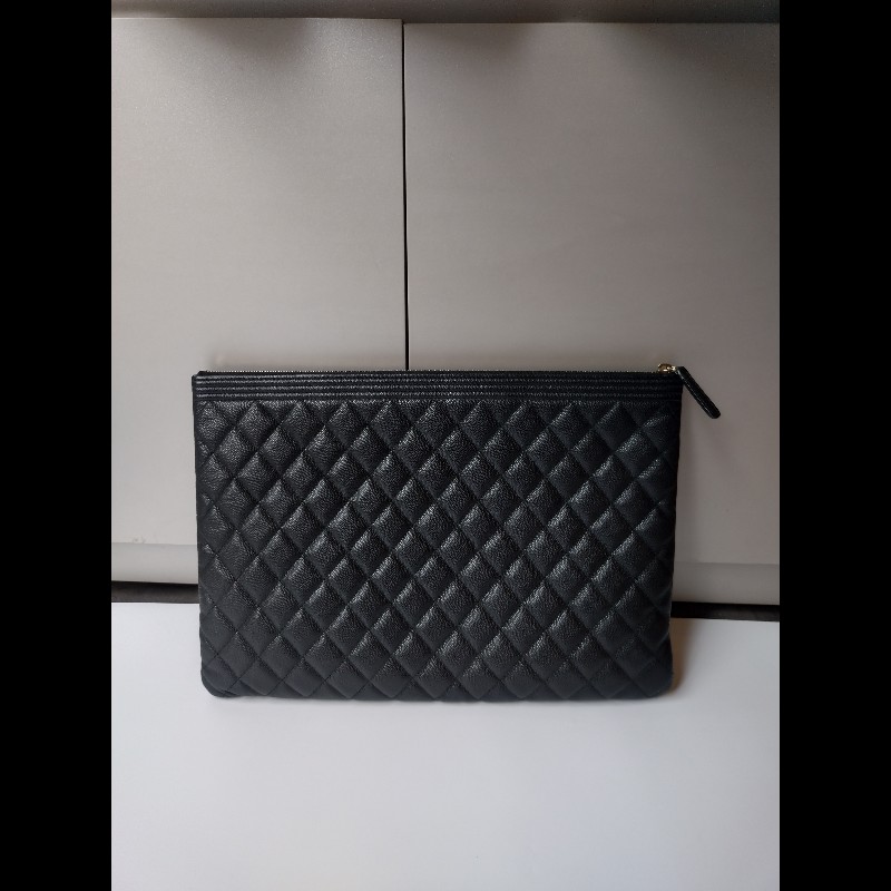 Chanel 黑色荔枝皮Boy 系列大方手拿包-4