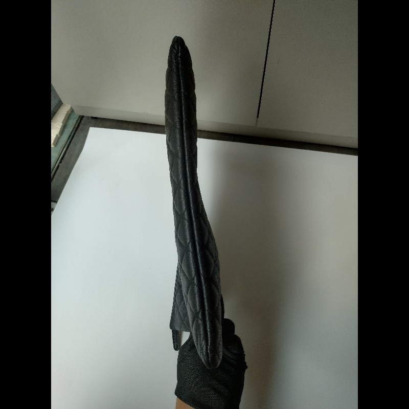 Chanel 黑色荔枝皮Boy 系列大方手拿包-7