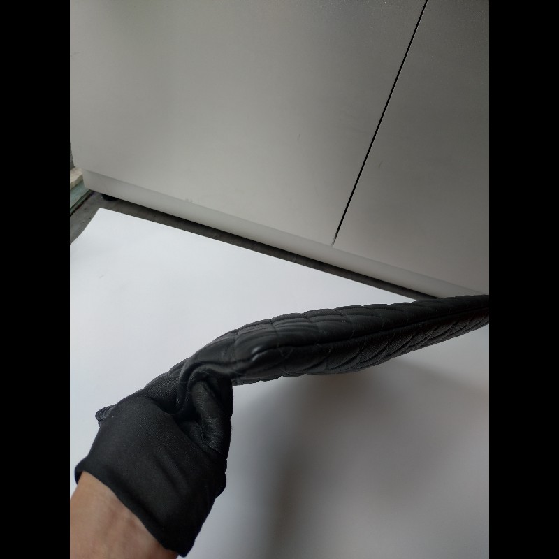 Chanel 黑色荔枝皮Boy 系列大方手拿包-9