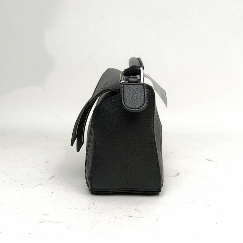 LOEWE Puzzle18幾何包迷你MINI黑色牛皮肩背包-1