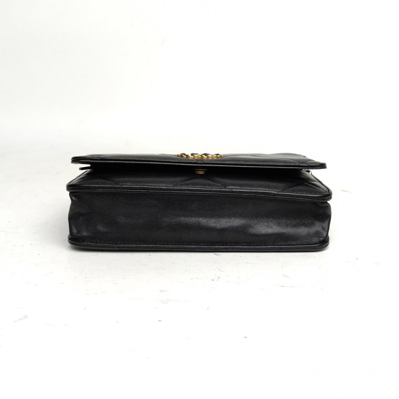 CHANEL 19BAG吸扣WOC19黑色羊皮29開金銀扣肩背包-4