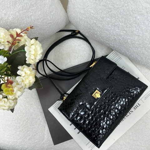 【赫蒂國際精品】Valentino 范倫鐵諾 金色燙印 斜背包 vintage