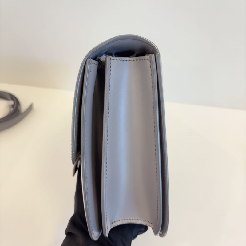 Celine 賽琳 經典Classic Box 霧霾灰銀扣 豆腐包/郵差包 中號-8