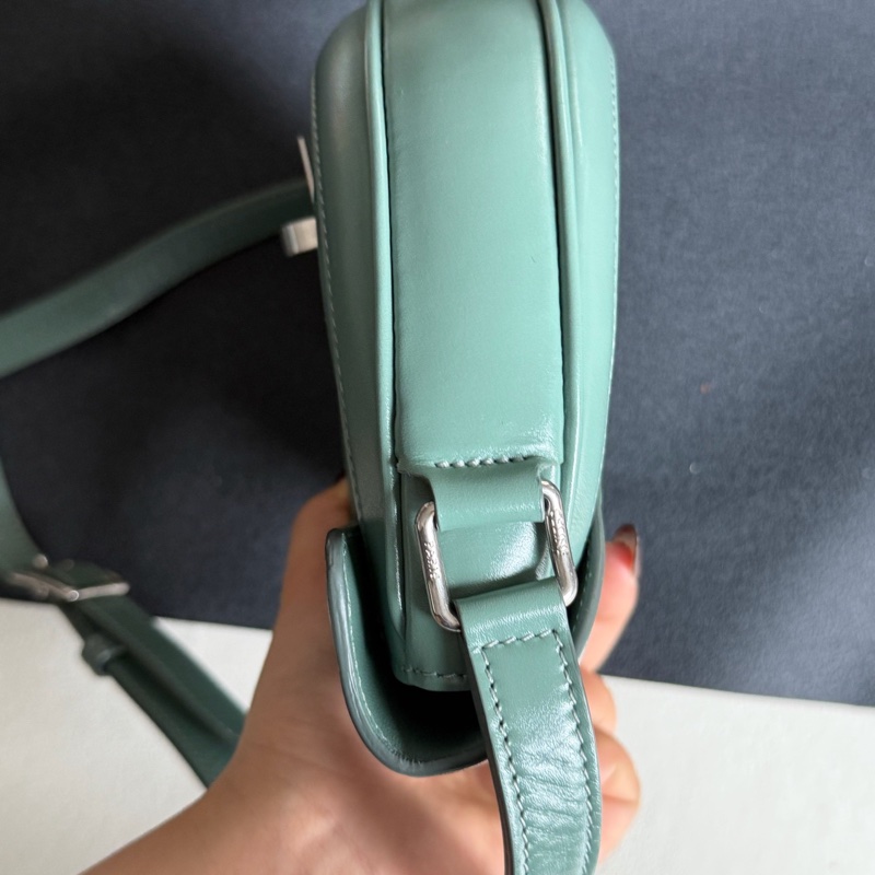 Celine 牛油果綠色牛皮Besace 16馬鞍包半月包-3