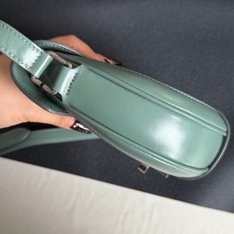 Celine 牛油果綠色牛皮Besace 16馬鞍包半月包-4