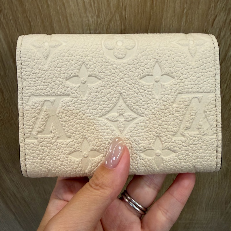 LV 米白牛皮壓紋Rosalie零錢包M81445-2