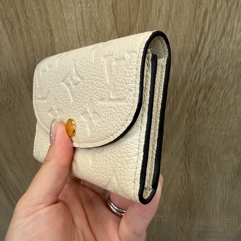LV 米白牛皮壓紋Rosalie零錢包M81445-4