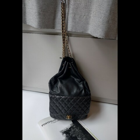 Chanel金鍊雙帶直式黑皮革後背包