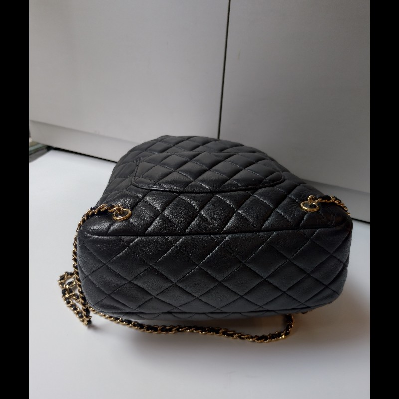 Chanel金鍊雙帶直式黑皮革後背包-11