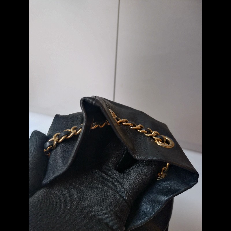 Chanel金鍊雙帶直式黑皮革後背包-24