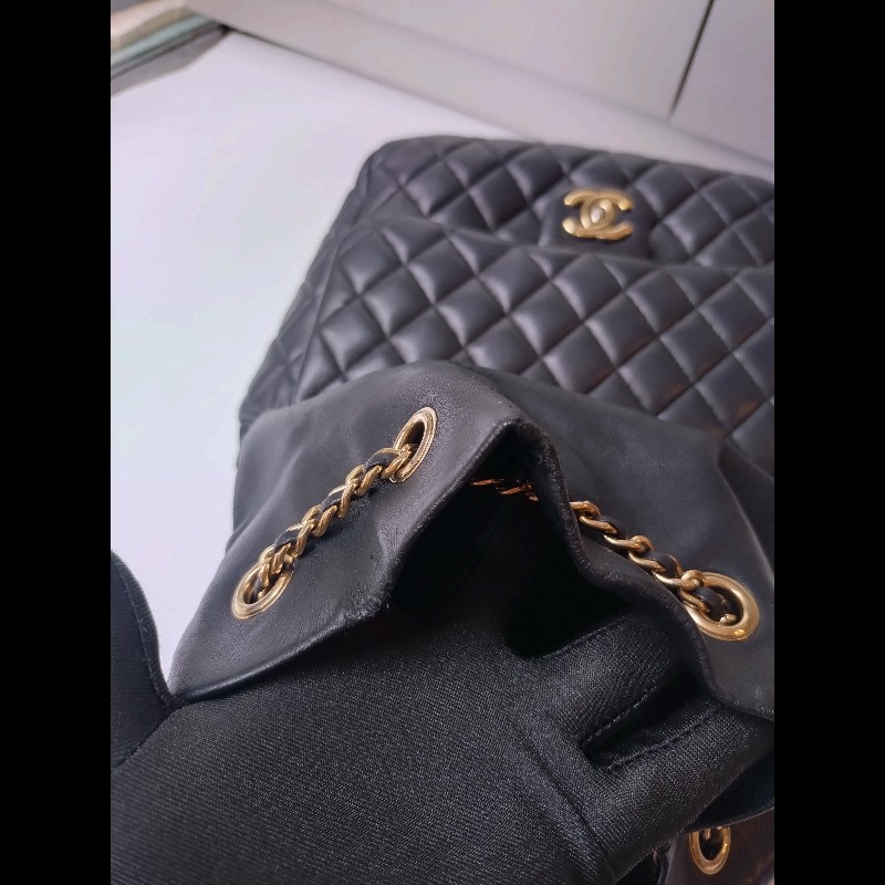 Chanel金鍊雙帶直式黑皮革後背包-32