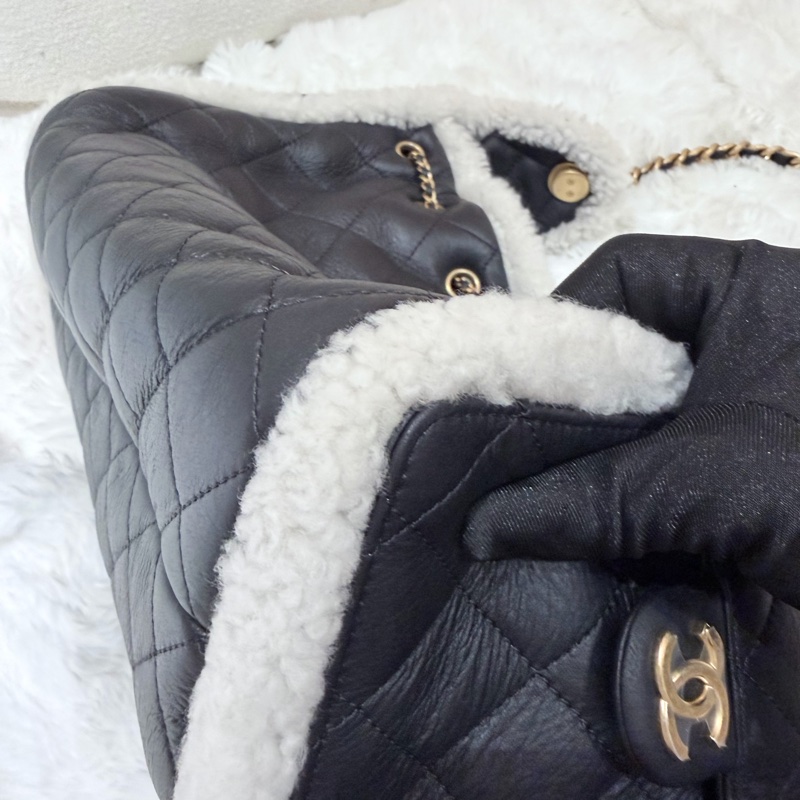 Chanel/ Small 25 Hanbag Teddy-10