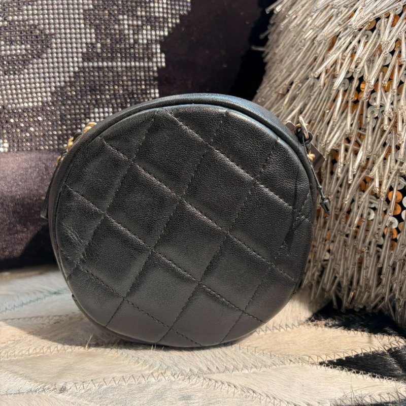 CHANEL 多元素圓餅鏈包 黑色-2