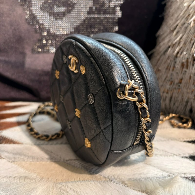 CHANEL 多元素圓餅鏈包 黑色-3