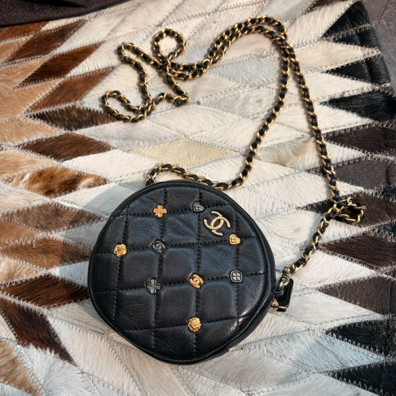 CHANEL 多元素圓餅鏈包 黑色-4