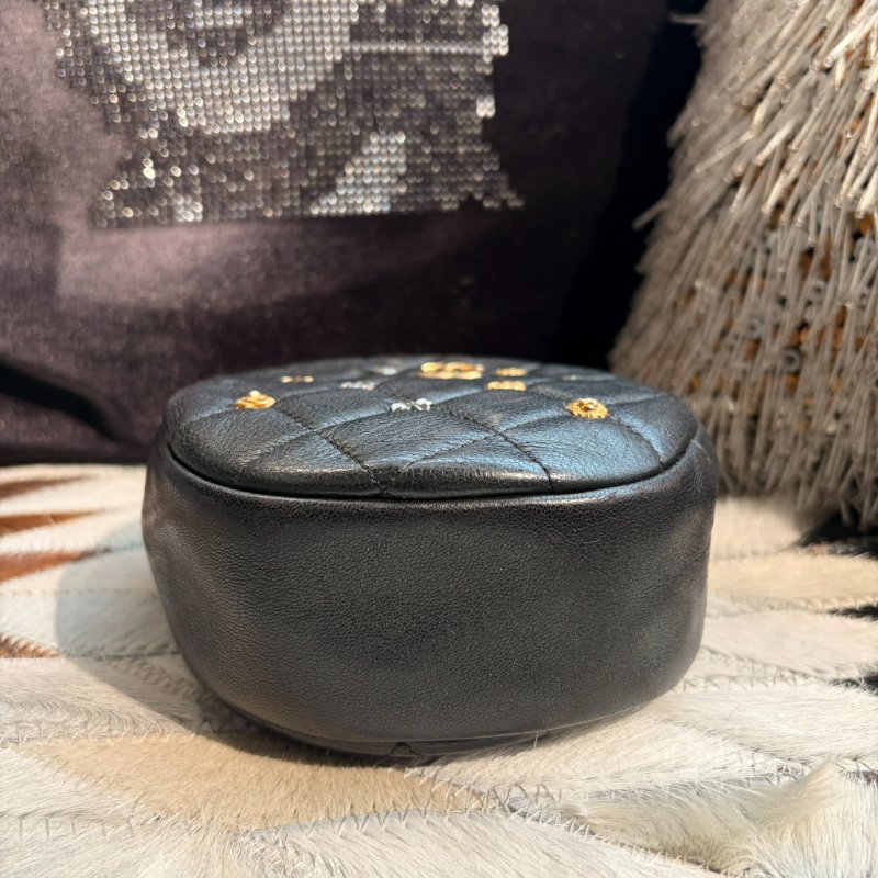 CHANEL 多元素圓餅鏈包 黑色-5