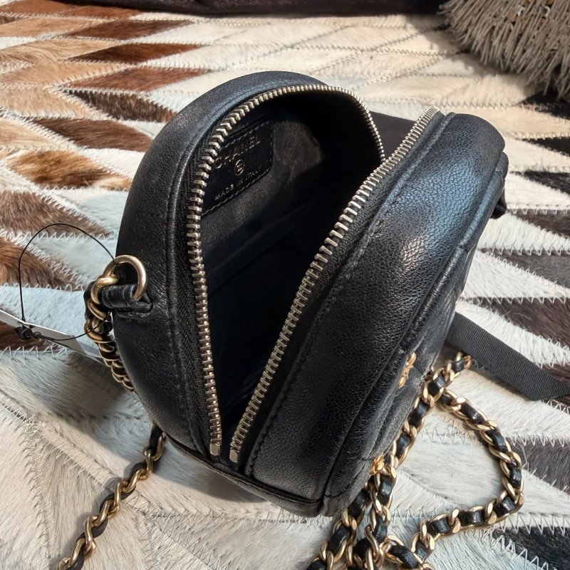 CHANEL 多元素圓餅鏈包 黑色-6