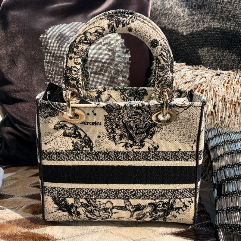 DIOR LADY黑白刺繡黛妃包 中號-1