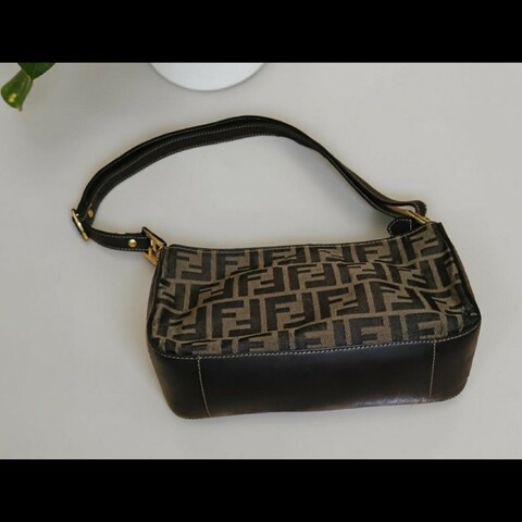 FENDI 經典優雅肩背包 手提包 有附長背帶 零錢包