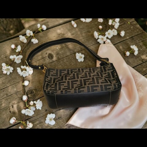 FENDI 經典優雅肩背包 手提包 有附長背帶 零錢包