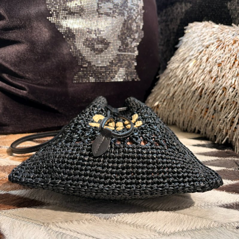 MIUMIU 拉菲草編織米字母LOGO小提包 黑-4