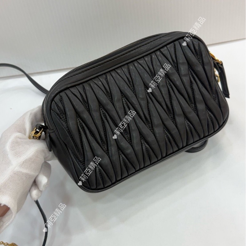 莉亞精品♡Miumiu 黑金相機包 二手-4