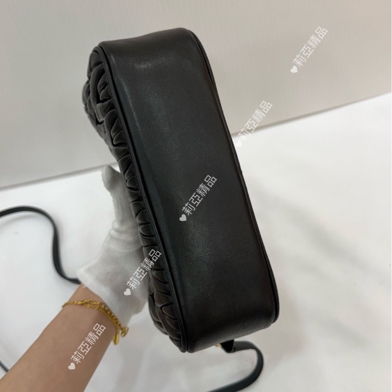 莉亞精品♡Miumiu 黑金相機包 二手-6