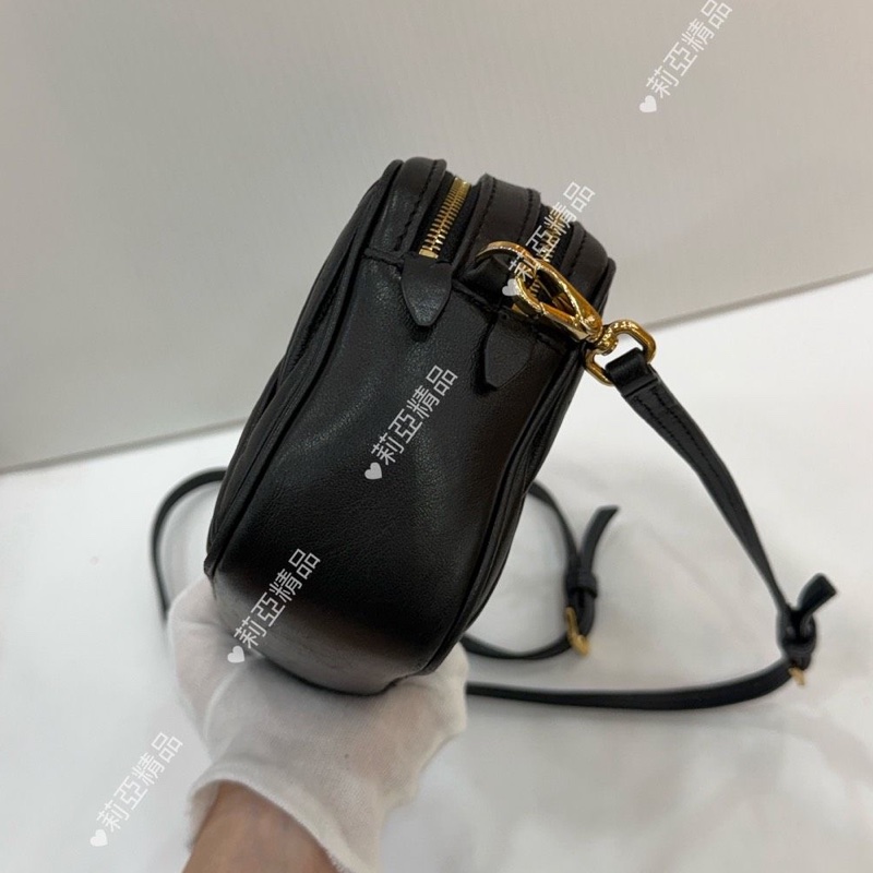 莉亞精品♡Miumiu 黑金相機包 二手-8