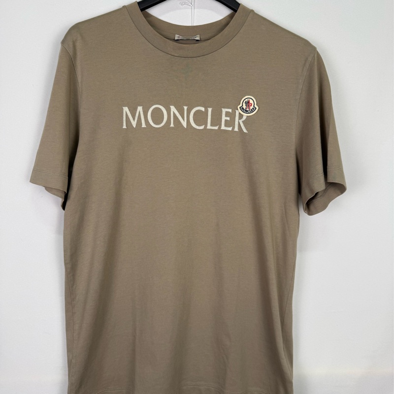 莉亞精品♡ Moncler 貼標短袖卡其m 二手-0