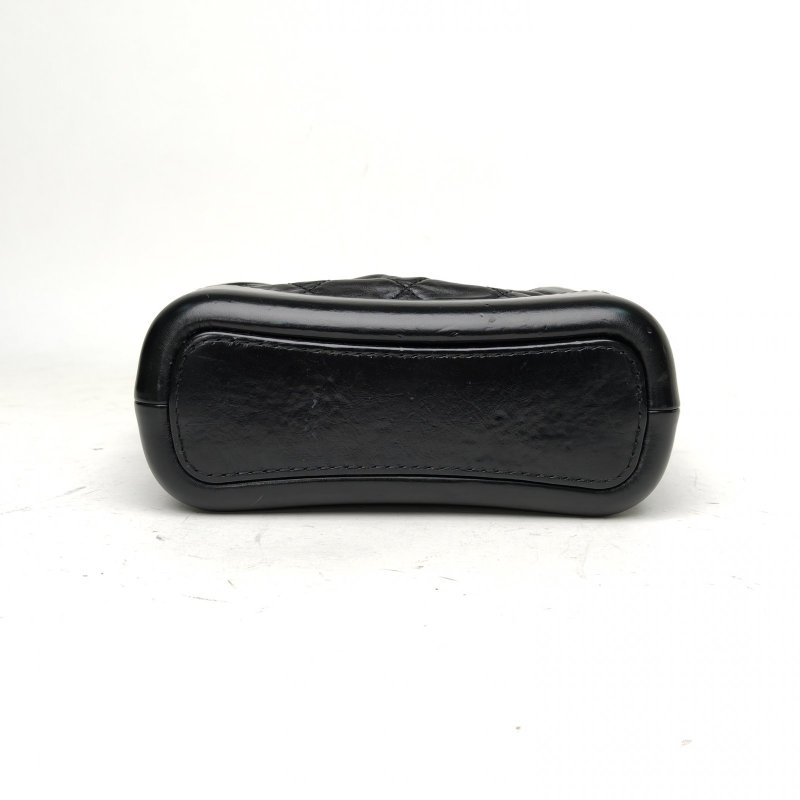 CHANEL GABRIELLE流浪小號黑色牛皮27開金銀扣肩背包-4