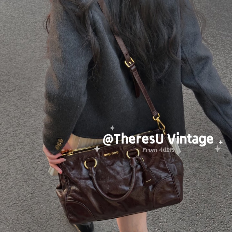 PRADA深棕色亮面牛皮撿背包 斜背包-4