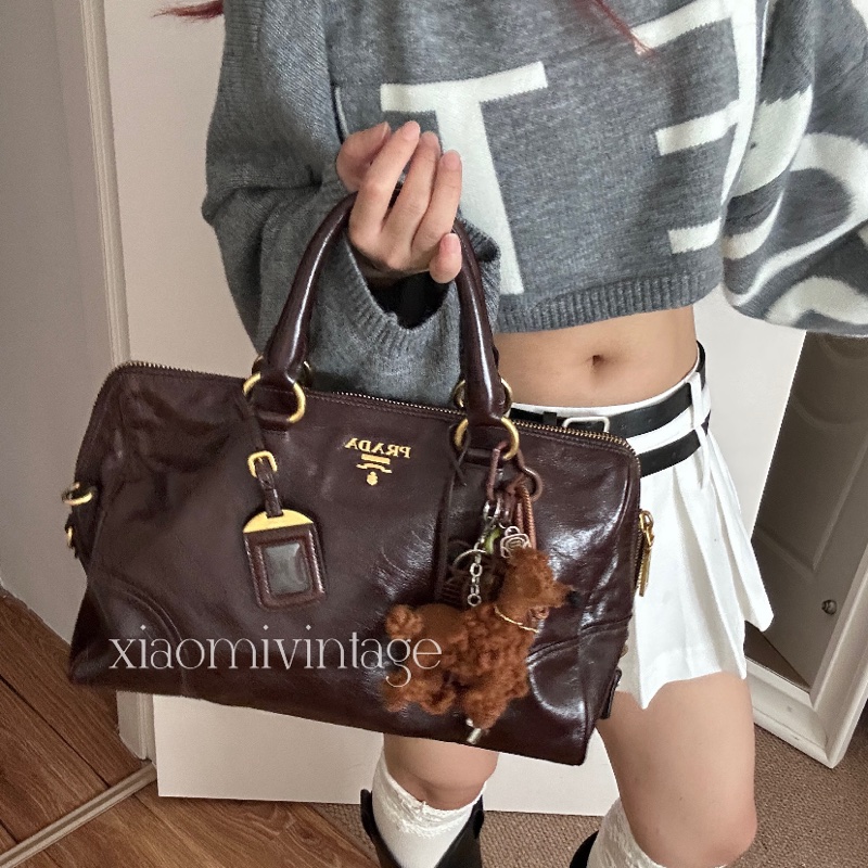 PRADA深棕色亮面牛皮撿背包 斜背包-5