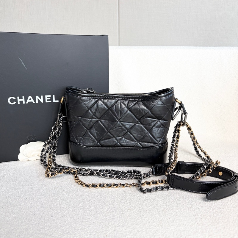 🌷甜價保卡款!Chanel 香奈兒 Gabrielle 流浪包 黑金牛皮 保卡款-2