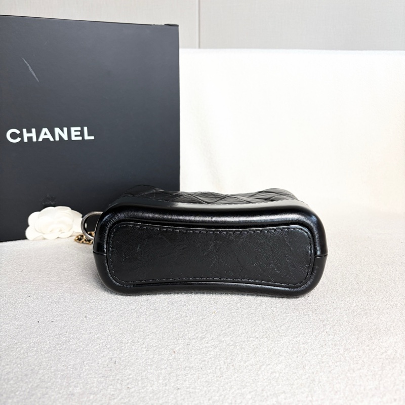 🌷甜價保卡款!Chanel 香奈兒 Gabrielle 流浪包 黑金牛皮 保卡款-4