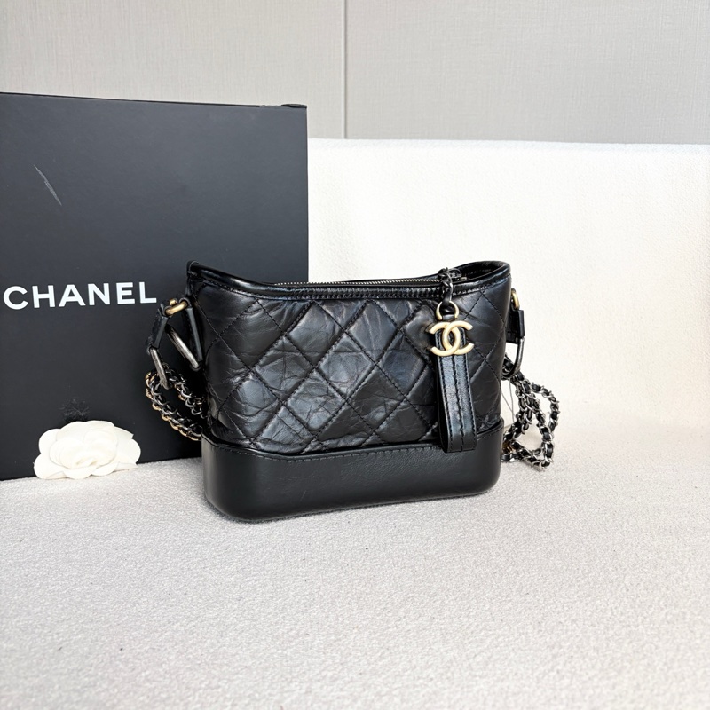 🌷甜價保卡款!Chanel 香奈兒 Gabrielle 流浪包 黑金牛皮 保卡款-5