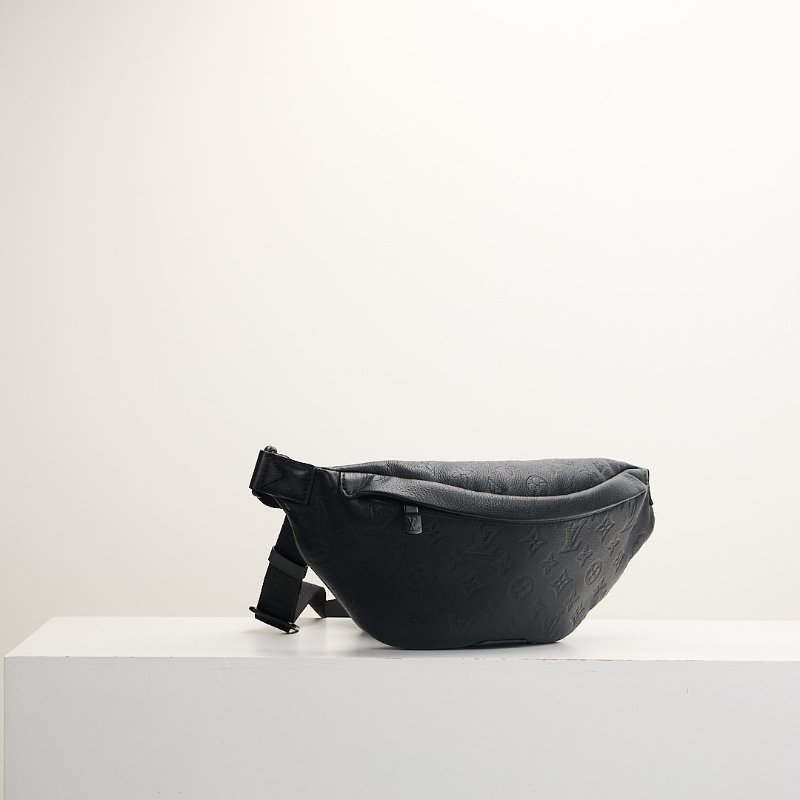 二手Lv discovery PM 腰包/黑壓紋 晶片款-1