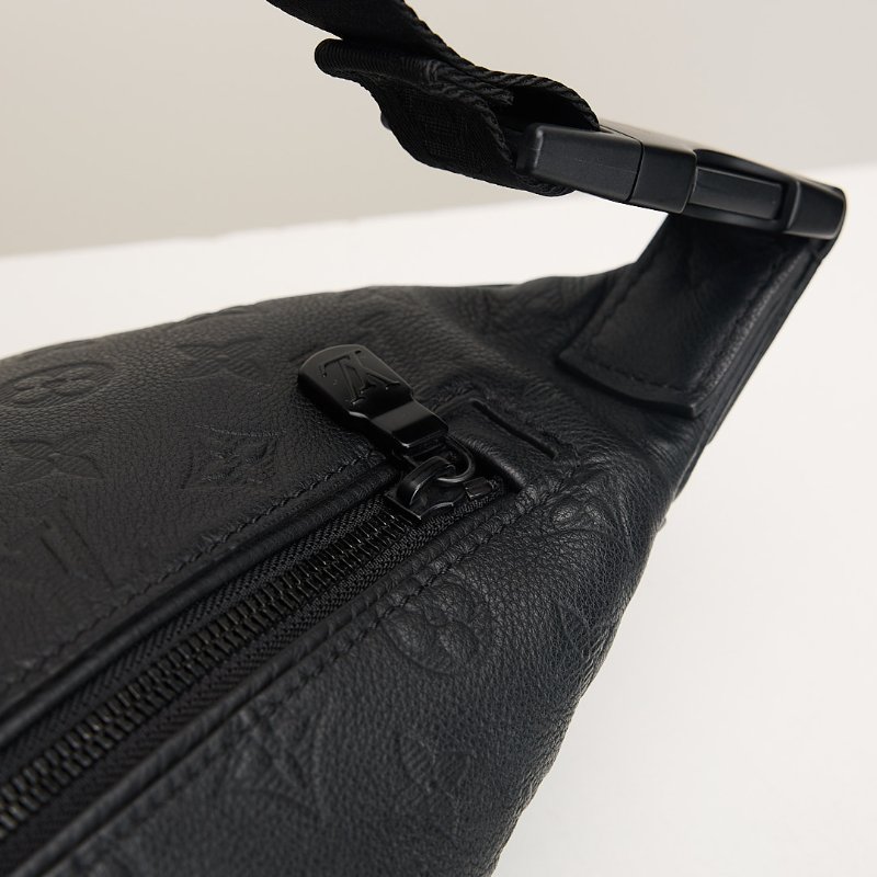 二手Lv discovery PM 腰包/黑壓紋 晶片款-5