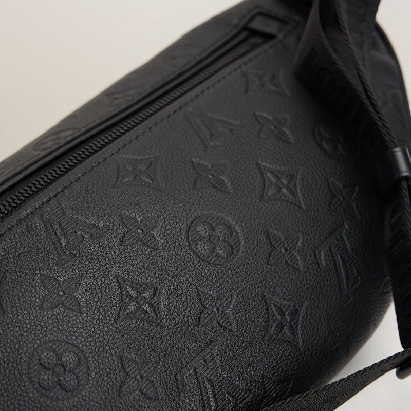 二手Lv discovery PM 腰包/黑壓紋 晶片款-6