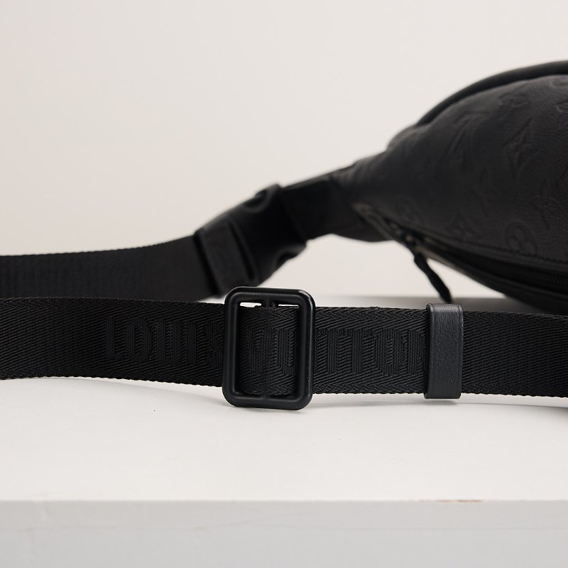 二手Lv discovery PM 腰包/黑壓紋 晶片款-10