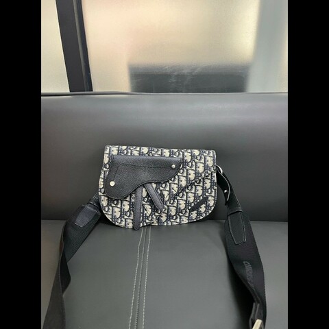 Dior crossbody bag
老花馬鞍斜挎包 胸包