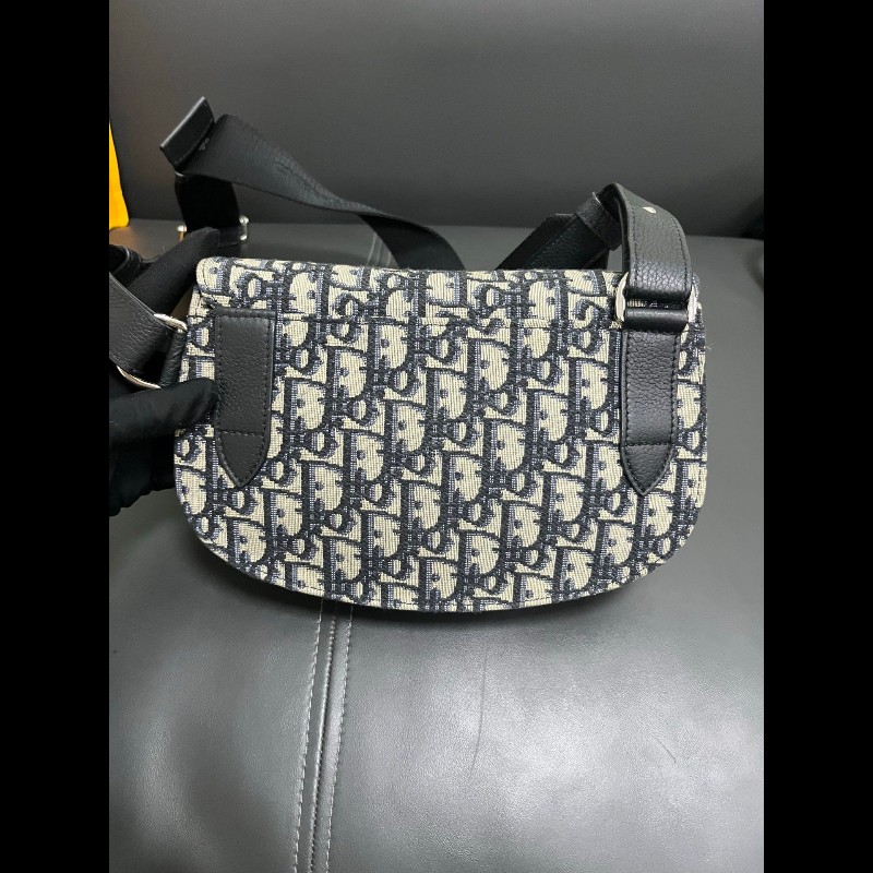Dior crossbody bag
老花馬鞍斜挎包 胸包-2