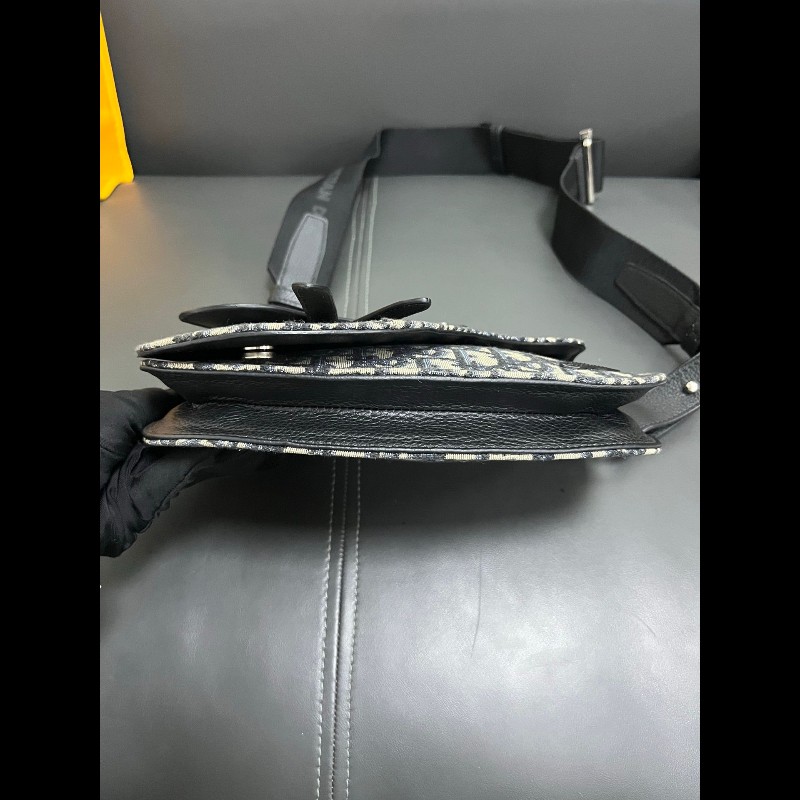 Dior crossbody bag
老花馬鞍斜挎包 胸包-5