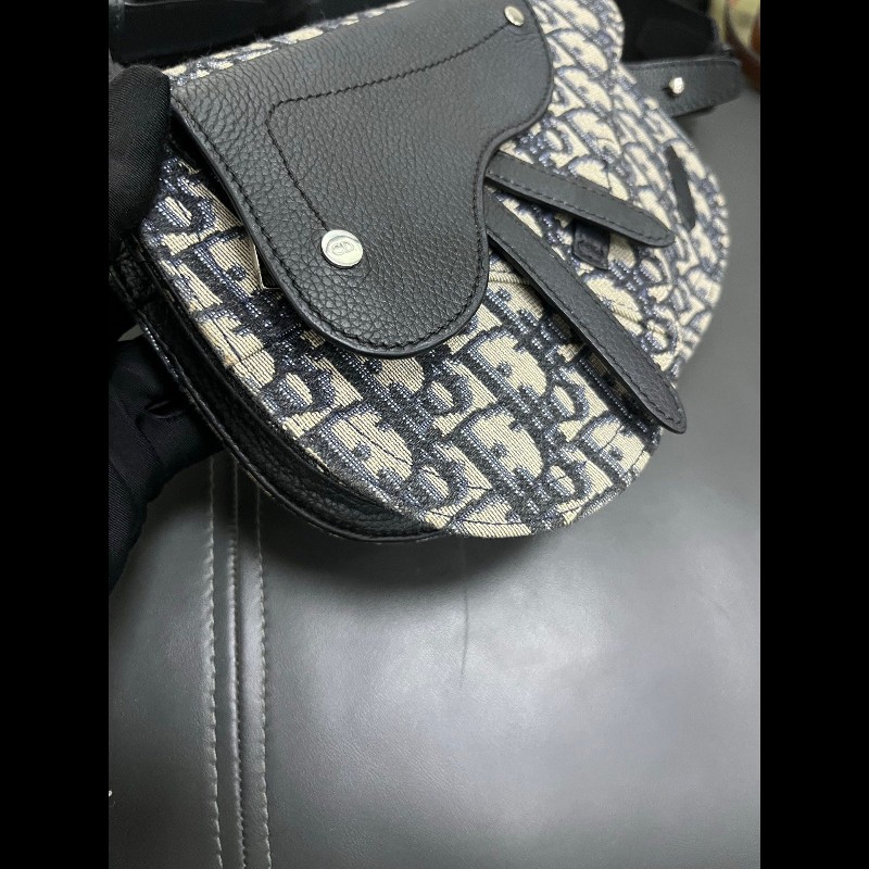 Dior crossbody bag
老花馬鞍斜挎包 胸包-6