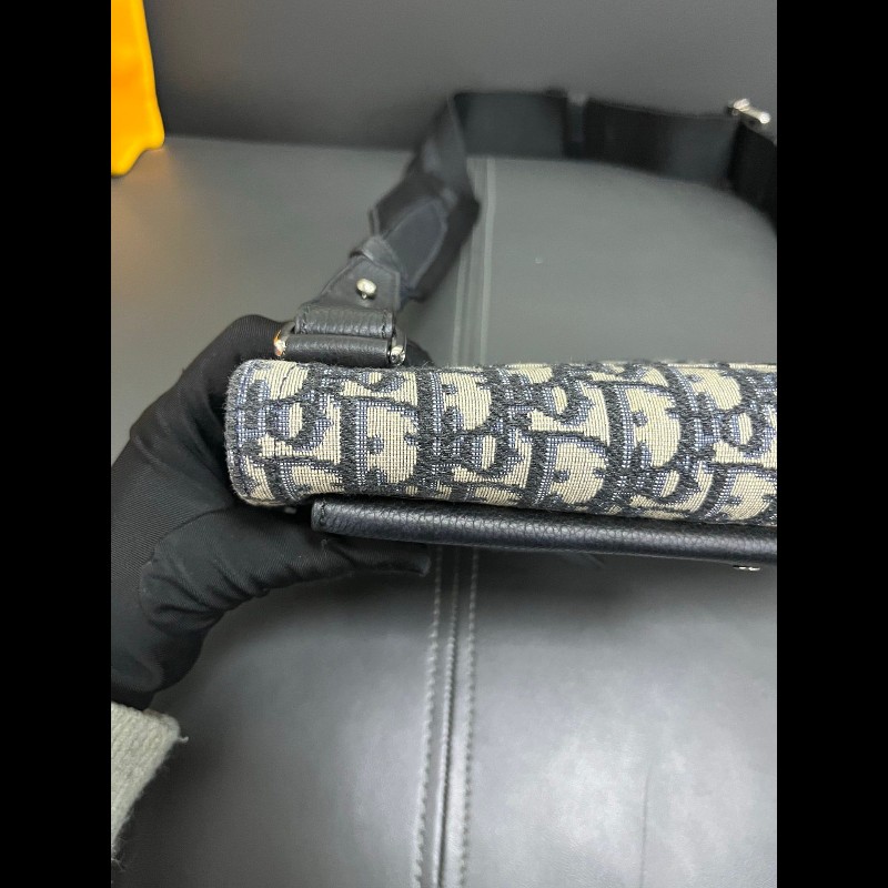 Dior crossbody bag
老花馬鞍斜挎包 胸包-10