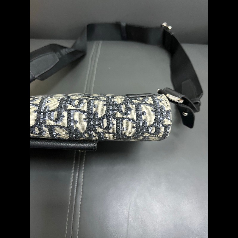 Dior crossbody bag
老花馬鞍斜挎包 胸包-11