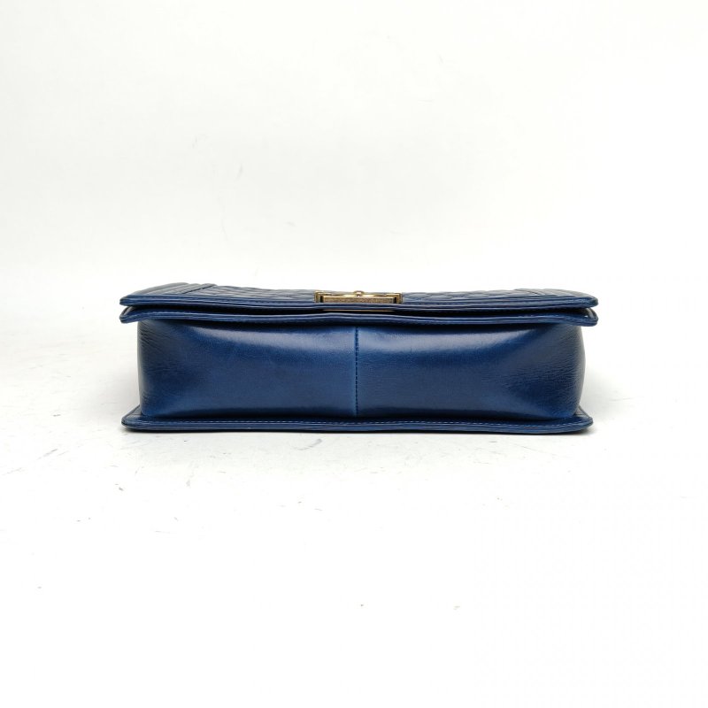 CHANEL Leboy大號MAXI藍色牛皮17開金扣肩背包-4