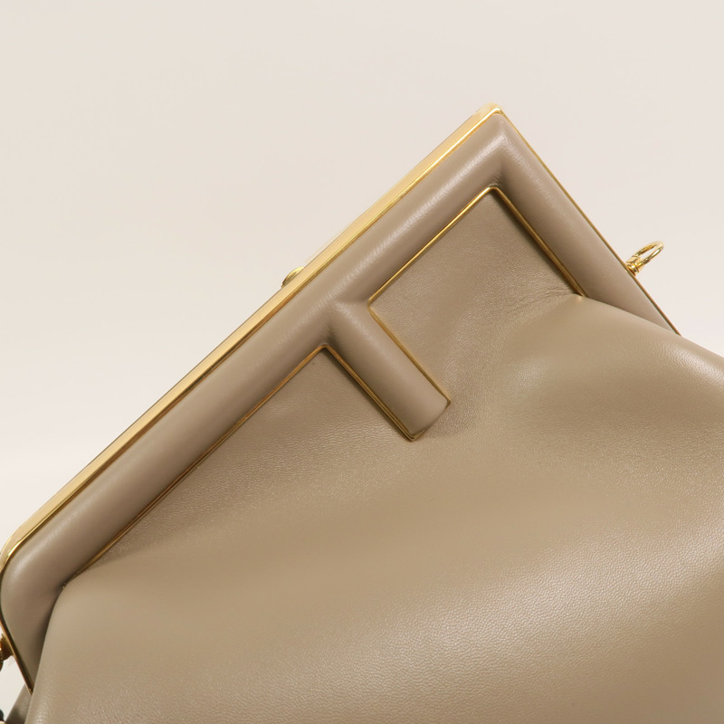 FENDI 牛皮皮革First Medium肩背袋-11