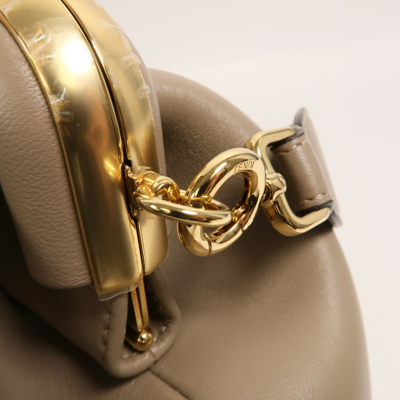 FENDI 牛皮皮革First Medium肩背袋-16