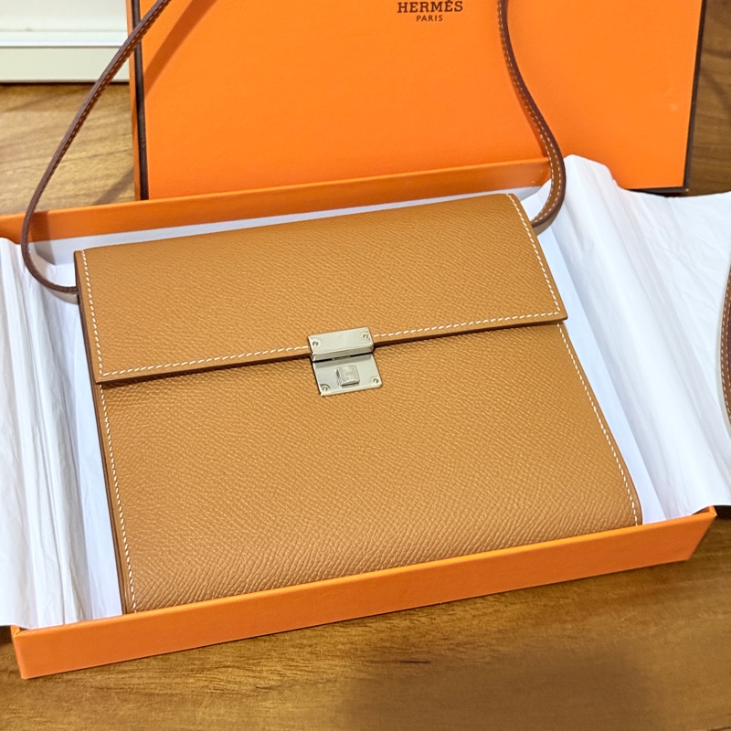 未使用99新✨好用有高質感的HERMES 愛馬仕最美金棕色 斜背包 woc 最耐用的Epsom牛皮 Clic 16 顯年輕銀扣-13