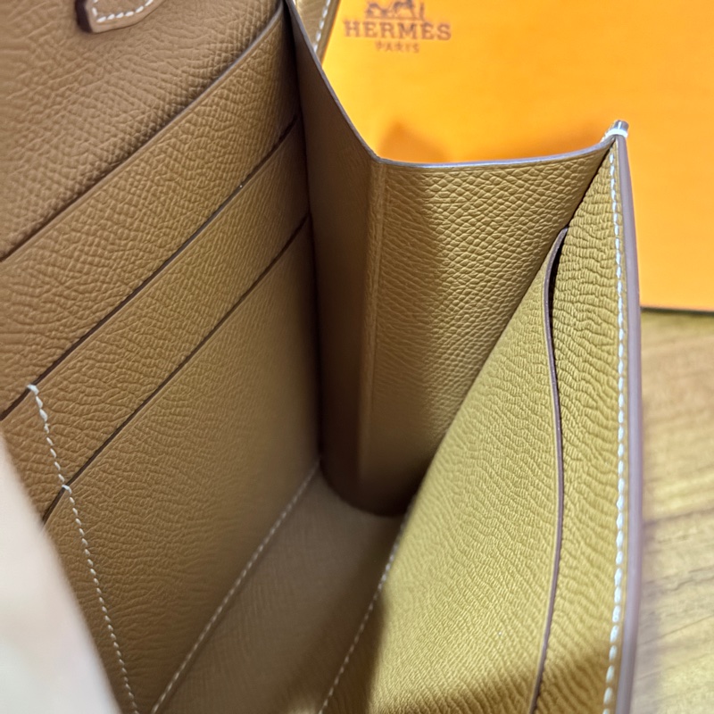 未使用99新✨好用有高質感的HERMES 愛馬仕最美金棕色 斜背包 woc 最耐用的Epsom牛皮 Clic 16 顯年輕銀扣-15